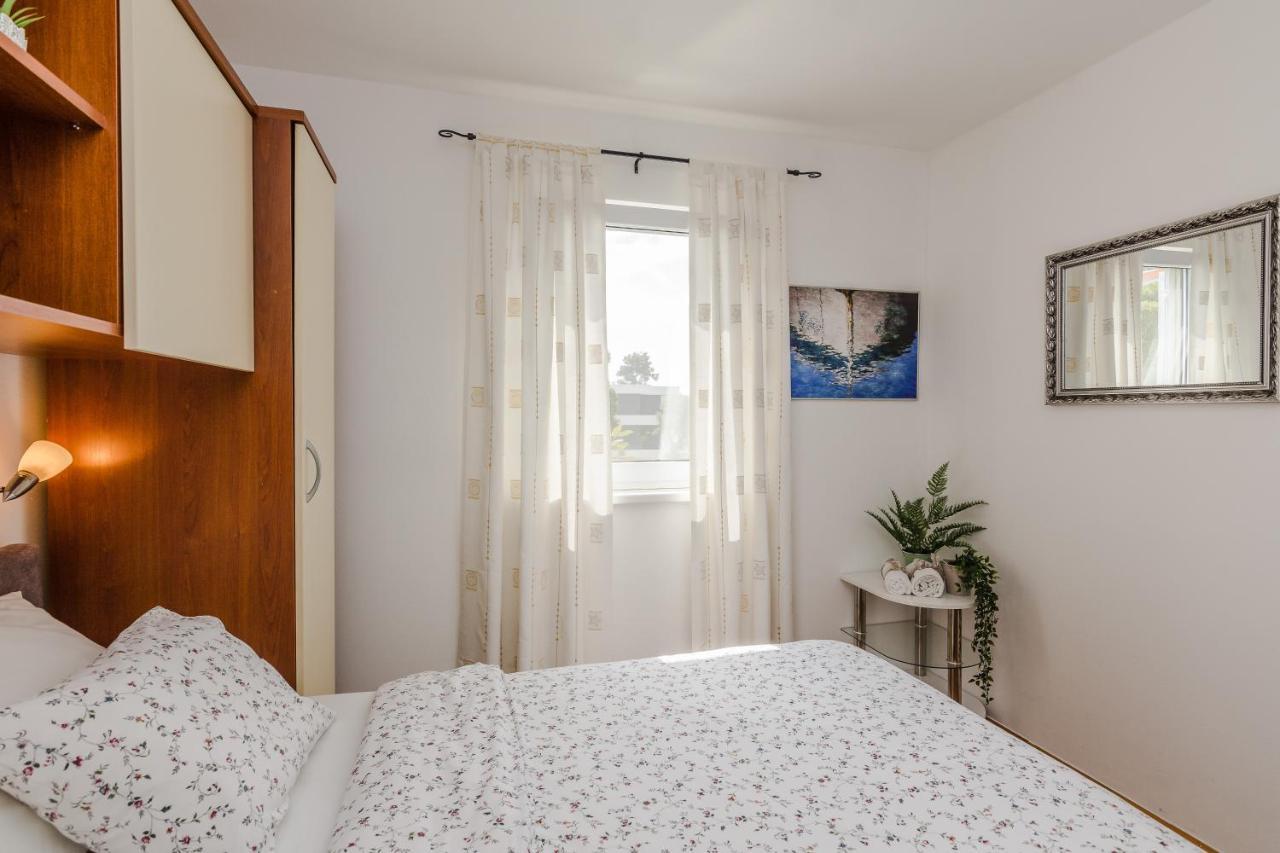 Luton Apartment Zadar Kozino Heating Pool & Jacuzzi Exterior photo