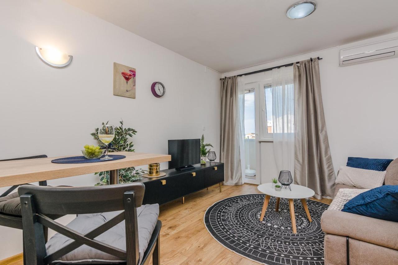 Luton Apartment Zadar Kozino Heating Pool & Jacuzzi Exterior photo